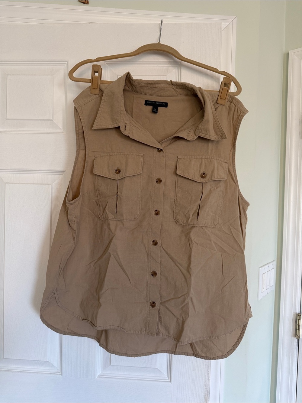 Banana Republic Tan Sleeveless Button-Front Utility Tank
